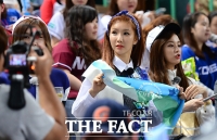 [TF포토] 애프터스쿨, '한국 야구 파이팅'