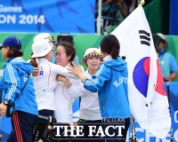 [TF포토] 한국 양궁 여자 리커브 금메달 획득에 '눈물바다'