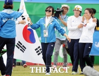 [TF포토] 정다소미-주현정, '눈물이 멈추지 않아요'