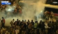  홍콩 도심 점거 시위, 학생-시민에 최루탄 사용 '부상자 속출'