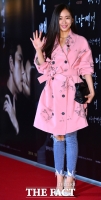 [TF포토] 한수아, '가을 패션은 핑크 코트로!'