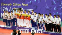 [TF포토] 시상대에서 기념 촬영하는 한국 남자 탁구 대표팀