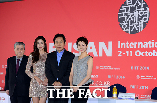 제19회 갈라 프레젠테이션 초청작 화장을 연출한 임권택 감독과 출연배우 김규리 안성기 김호정(왼쪽부터)./부산=김슬기 기자