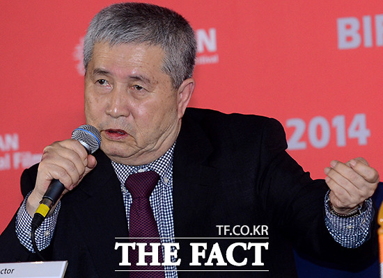 화장 임권택, 김호정이 기자회견장에서 서로에 대한 신뢰를 표현했다./ 더팩트DB