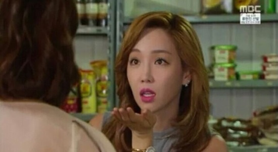 SNL코리아 이유리가 왔다 장보리와 방송 시간이 겹쳐 출연을 후회한다고 얘기했다. / MBC 왔다 장보리 방송 캡처