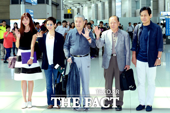 영화 화장의 임권택 감독(가운데)이 김호정의 성기 노출신에 대해 필요성을 설명했다./남윤호 기자