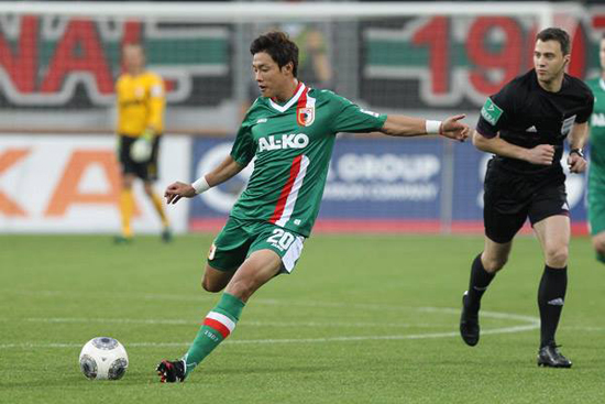 홍정호가 벤치를 지킨 아우크스부르크가 5일 열린 분데스리가 7라운드 볼프스부르크와 원정 경기에서 0-1로 패했다. / 아우크스부르크 페이스북 캡처