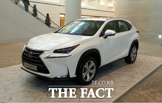 도요타의 프리미엄 브랜드 렉서스가 6일 인천 중구 그랜드 하얏트 인천에서 자사 최초 콤팩트 크로스오버 스포츠유틸리티차량 NX300h의 신차발표회를 진행했다. / 인천 = 서재근 기자