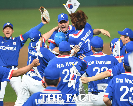 한국 야구 대표팀은 인천 아시안게임 금메달로 총 13명의 선수가 병역 면제 혜택을 받게 됐다. / 이효균 기자