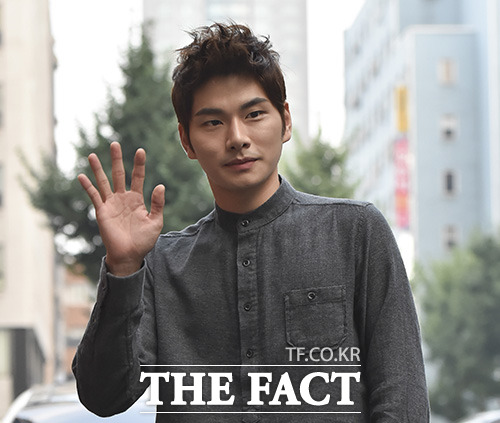 이이경 LG이노텍 이웅범 아들 소식이 누리꾼들의 눈길을 끌고 있다./ 더팩트DB