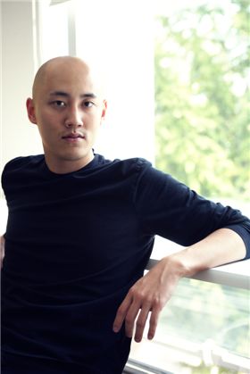 박용만 두산그룹 회장의 장남인 박서원 빅앤트인터내셔널 대표가 1일부터 두산 광고계열사 오리콤의 최고광고제작책임자(CCO)를 맡는다./빅앤트 제공