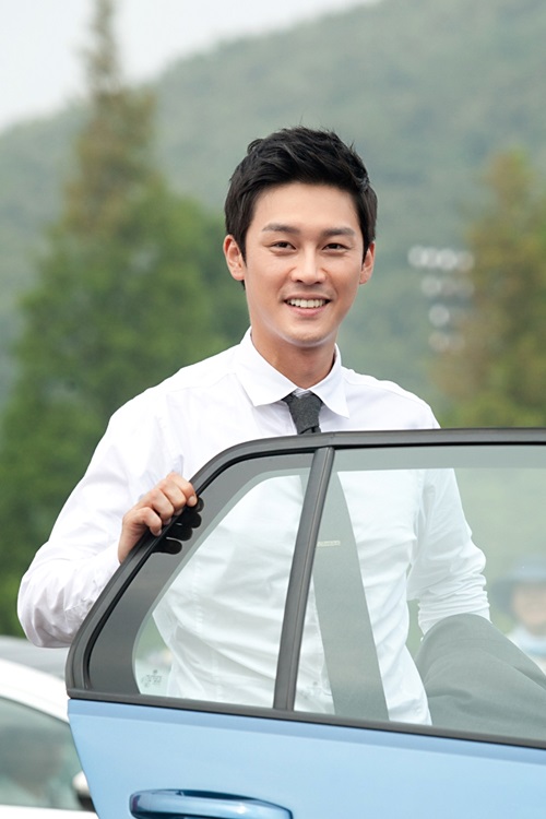 성혁이 자유롭고 자기애 강한 성향으로 취재진에게 신선한 경험을 안겼다./FNC엔터테인먼트 제공