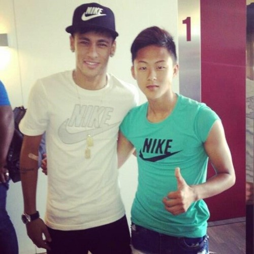 이승우(사진 오른쪽) 백승호 장결희가 징계를 받으면서 축구 꿈나무들의 활동에도 지장이 생기게 됐다./이승우 SNS