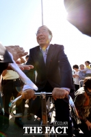 [TF포토] 박원순 시장, '자전거로 동력 만들기'