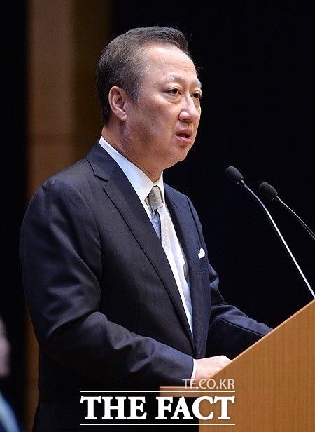 대한상공회의소는 16일 박용만 회장은 카카오톡을 사용하고 있으며, 평소 SNS를 활용한 소통에 관심이 많다 보니 텔레그램 사용에 대한 관심을 드러낸 것일 뿐이라며 최근 논란을 빚은 박 회장의 사이버 망명설을 일축했다. / 더팩트 DB