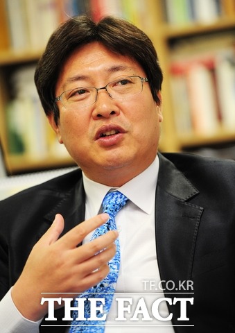 새정치민주연합 이춘석 의원은 16일 열린 법제사법위원회(법사위) 국감에서 엔씨소프트와 넷마블게임즈가 경찰과 검찰, 국정원 등 수사기관에 통신자료를 제공하는 수사 전용 사이트를 만들었다고 주장했다./더팩트DB