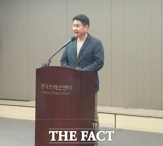 이석우 다음카카오 대표가 사이버 검열과 관련 13일 서울 세종대로 프레스센터에서 긴급 기자회견을 열고 앞으로 감청 영장을 거부하겠다고 밝혔다.