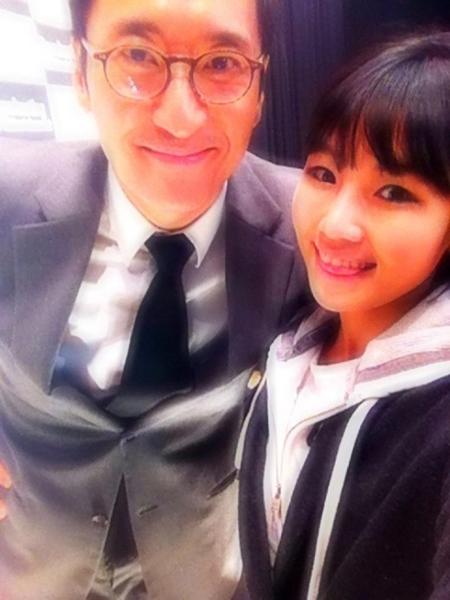 인덕대학교의 지난 2012년 졸업사진이 재조명 받고 있다./홍예슬 SNS