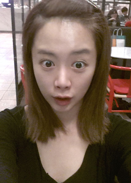 레드카펫 신지수가 누리꾼들의 관심을 모으고 있다./ 신지수 트위터 캡처