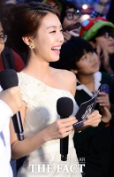 [TF포토] '롤여신' 조은정 아나, '흰 드레스만큼 깨끗한 미소'