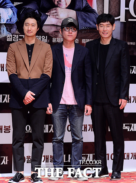 박해일(왼쪽) 설경구가 아들과 아버지로 분한 영화 나의 독재자는 오는 30일 개봉한다./김슬기 기자