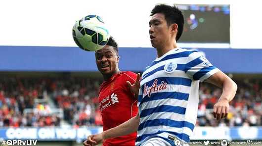 윤석영은(오른쪽)이19일 런던 로프터스 로드 스타디움에서 열린 2014~2015시즌 잉글리시 프리미어리그(EPL) 8라운드 리버풀과 홈 경기에서 감격의 EPL 데뷔전을 치렀다. / QPR 페이스북