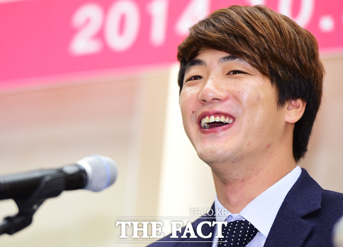 김광현이 환하게 웃고 있다.