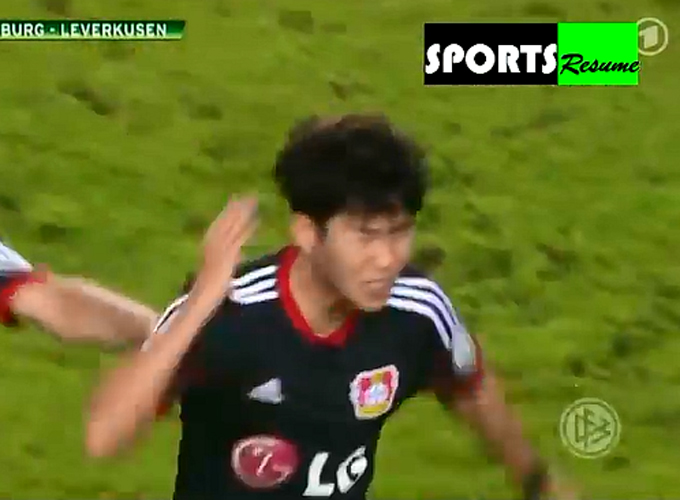 손흥민은 30일 열린 마그데부르크전에서 1-1로 맞선 후반 33분 퇴장당한 뒤 짜증내고 있다. / 유튜브 영상 캡처