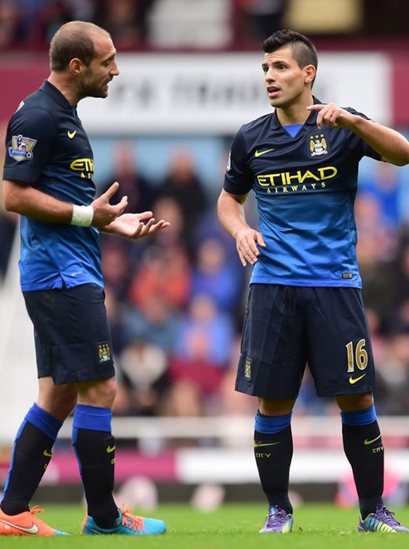 맨시티는 최근 2연패에 빠졌다. 파블로 사발레타(왼쪽)와 세르히오 아게로. / 맨시티 페이스북