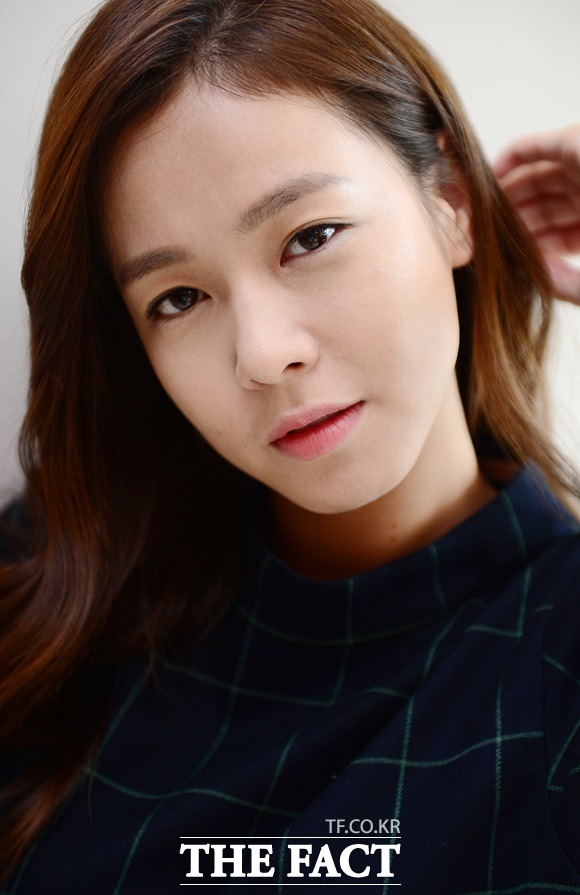 배우 경수진이 <더팩트>와 인터뷰에서 솔직털털한 성격과 연기관을 털어놨다. / 김슬기 기자