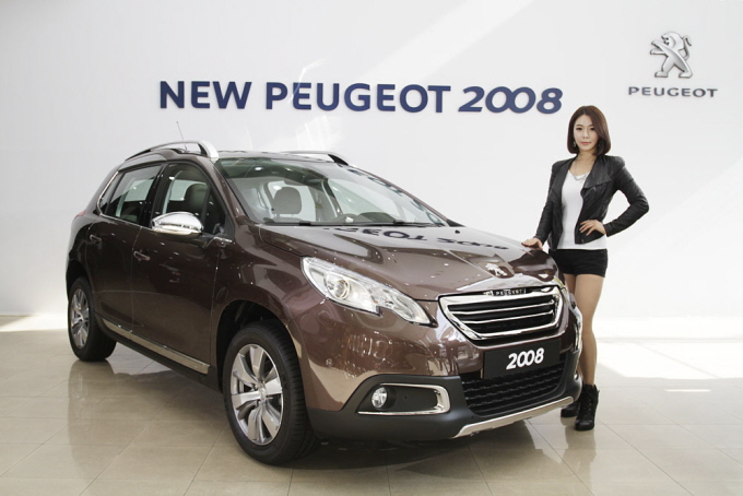 뉴 푸조 2008이 수입차 판매시장에서 깜짝 돌풍을 일으키고 있다. / 한불모터스 제공