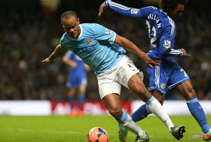 맨시티 주전 수비수 콤파니(왼쪽)는 지난 2012년 맨유전에서 발바닥이 보이는 태클로 레드카드를 받았다. / 맨시티 페이스북