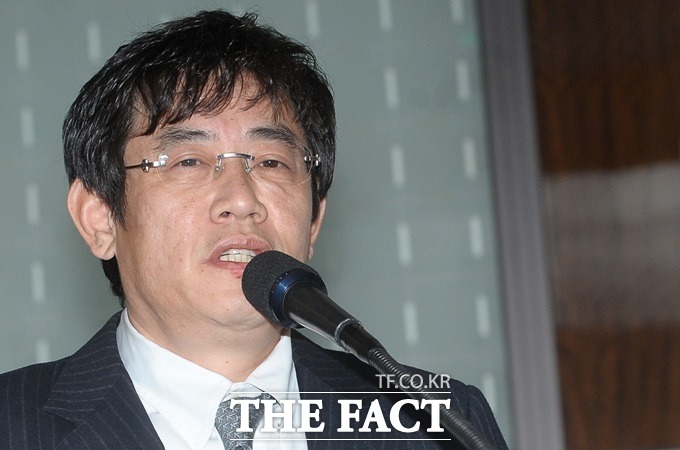 개그맨 이경규가 부친상을 당해 모든 일정을 중단하고 고향 부산으로 향했다. /이새롬 기자