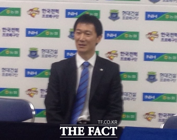 이정철 IBK 기업은행 감독이 4일 현대건설 힐스테이트에 세트스코어 1-3으로 진 뒤 인터뷰하고 있다. / 수원체육관 = 이성노 기자