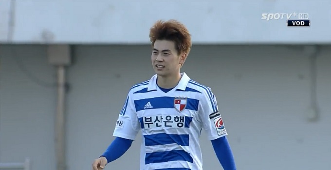 입상협이 지난 2일 상주전에서 역전골을 넣은 뒤 뒤풀이을 마치고 중앙선으로 돌아가고 있다. /SPOTV 영상 캡처