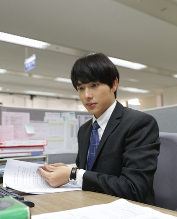 배우 임시완이 진지한 면모로 tvN 금토 드라마 미생 속 장그래를 연기하고 있어 주목된다. / CJ E&M 제공