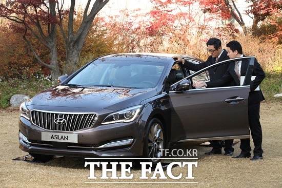 현대자동차는 오는 24일부터 내년 1월 30일까지 전국 9개 시승센터에서 1박 2일 동안 출퇴근 시간을 활용, 아슬란의 상품성을 체험할 수 있는 출퇴근 프리미엄 컴포트 드라이빙 프로그램을 시행한다. / 현대자동차 제공