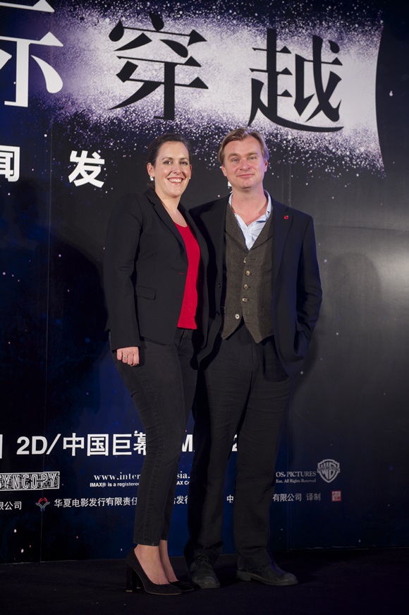 크리스토퍼 놀란(오른쪽)-엠마 토머스 부부는 공과 사를 오가는 발언으로 흥미진진한 어록을 만들었다. / 워너브러더스 제공