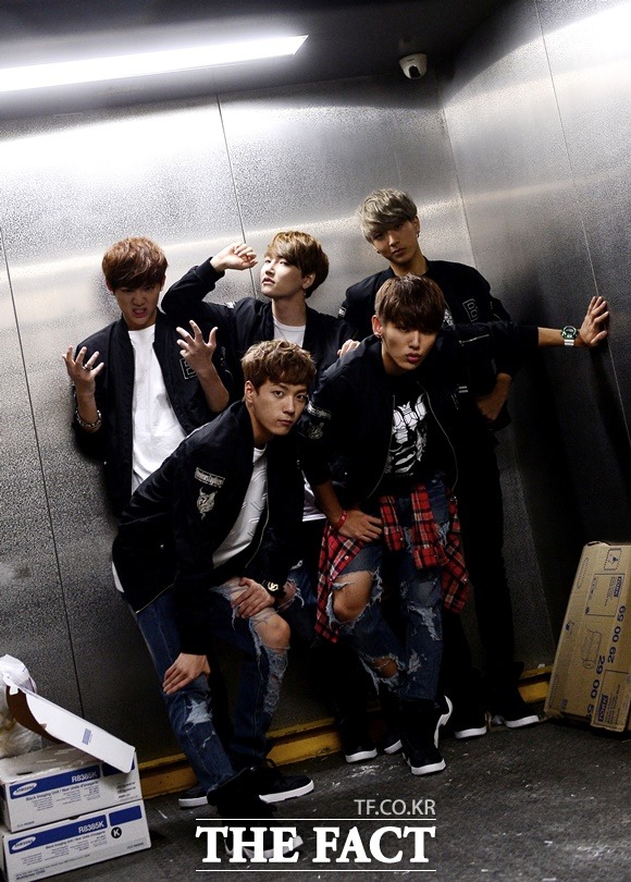 B.I.G가 더팩트와 인터뷰에서 변함없이 응원해 주는 팬들에 대한 넘치는 사랑을 자랑했다. /남윤호 기자