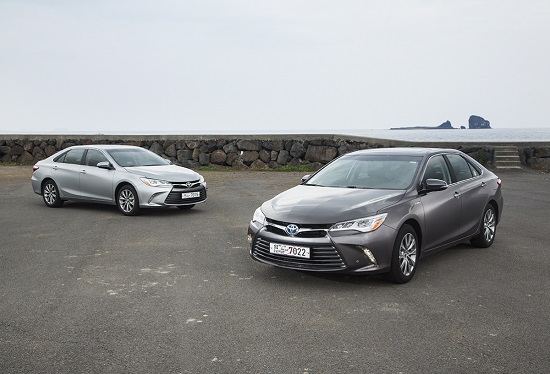 국내에 출시되는 올 뉴 캠리는 미국 시장에서 판매되는 최상위 트림인 2.5 가솔린 XLE와 2.5 하이브리드 XL, V6 3.5 가솔린 XLE 등 3가지다.