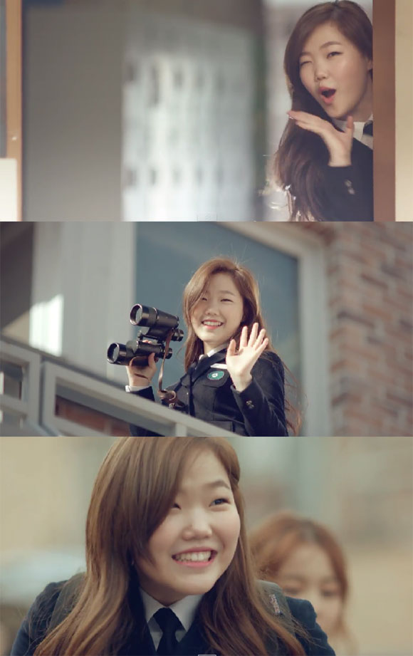 나는 달라 뮤비에서는 귀여운 여고생 역할을 맡은 이수현의 깜찍한 외모가 돋보인다./ 나는 달라 뮤직비디오 캡처
