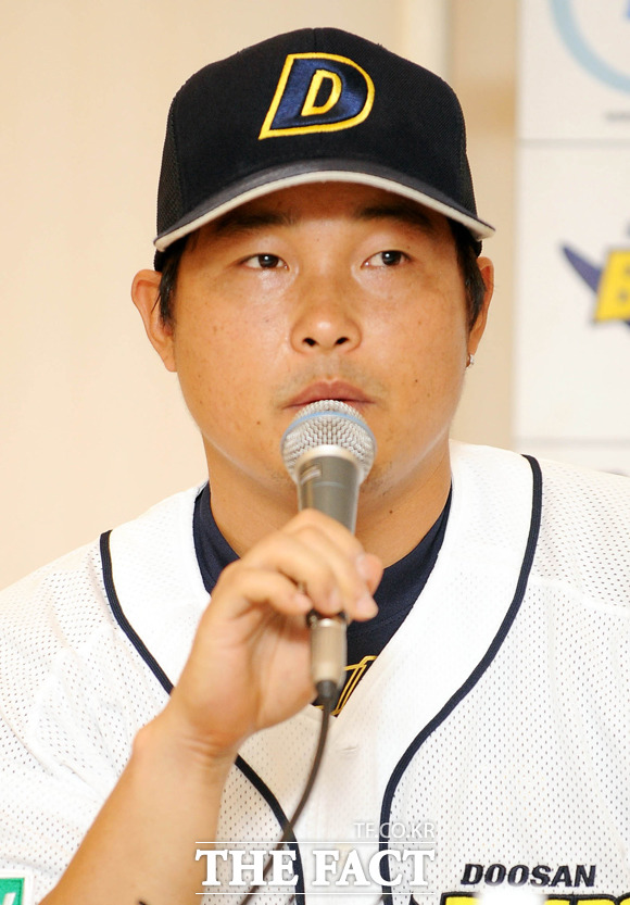 두산 베어스가 20일 김동주를 보류선수에서 제외하겠다고 밝혔다. / 더팩트 DB