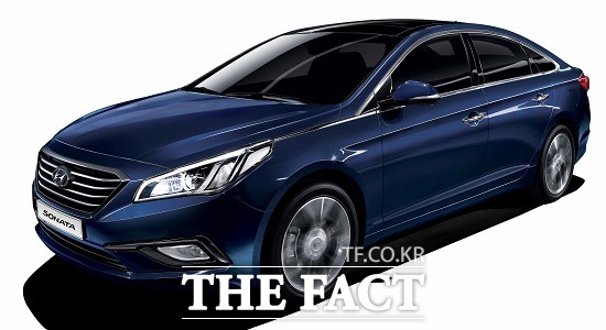 현대자동차의 중형세단 쏘나타(사진)와 기아자동차의 준중형 세단 K3가 미국 자동차 전문사이트인 에드먼즈닷컴이 선정한 최고의 차에 선정됐다. / 현대자동차 제공