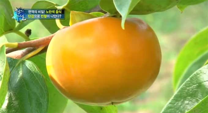 제철을 맞은 단감의 효능에 관심이 쏠리고 있다./MBN 천기누설 방송화면 캡처