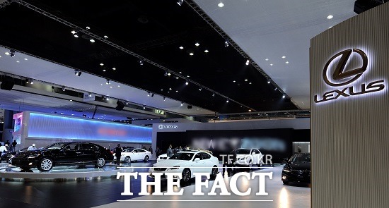21일(현지 시각) AP통신 등 복수의 외신에 따르면 일본 자동차 기업 도요타가 연료 누수 등의 이유로 렉서스 브랜드 자동차를 리콜한다. (사진은 기사 내용과 관련이 없음.) /더팩트 DB