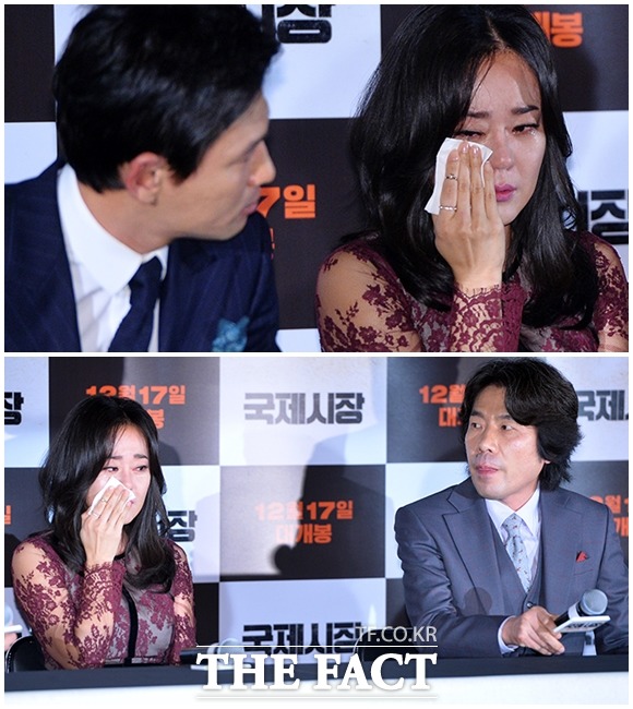 영화를 본 소감을 이야기하다가 감성에 젖은 배우 황정민 김윤진(위)과 오달수(아래 오른쪽)./김슬기 기자