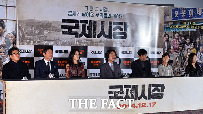 올 연말 최대 기대작으로 손꼽히는 국제시장을 연출한 윤제균 감독과 주연 배우 이정재 김윤진 오달수 정진영 장영남 김슬기(왼쪽부터)./김슬기 기자