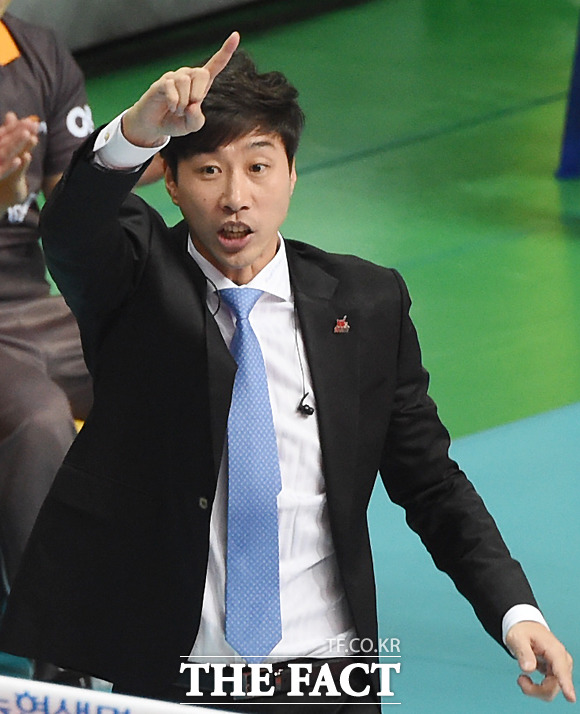 김세진 감독이 뛰어난 용병술로 OK저축은행의 돌풍을 이끌고 있다. / 최용민 기자