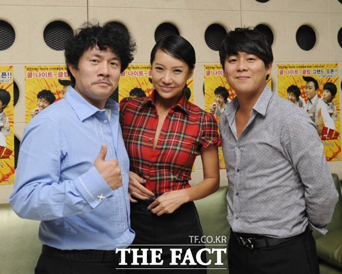 그룹 쿨이 데뷔 20주년을 맞이해 기념 콘서트를 개최하는 가운데 여성 멤버 유리(가운데)가 불참한다. /더팩트DB