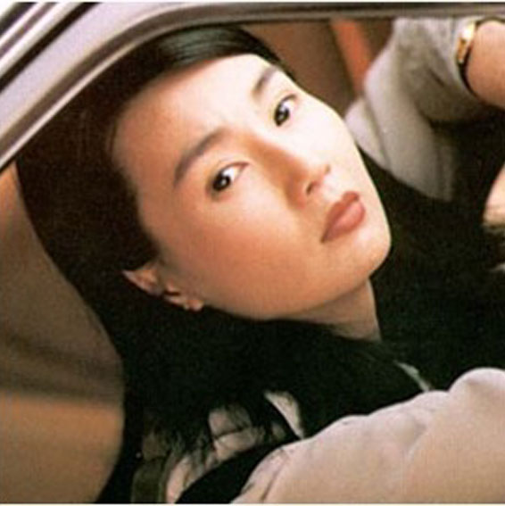 중화권 대표 여배우 장만옥이 건강 문제로 심장 검사를 받아 누리꾼들의 이목을 끌고 있다. /영화 첨밀밀 스틸